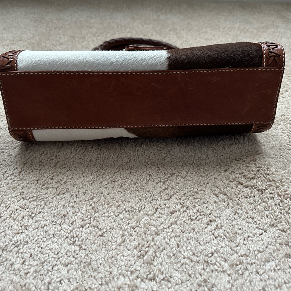 Perfect for fall & winter Michael Michael Kors brown cowhide bag. - Picture 6 of 9